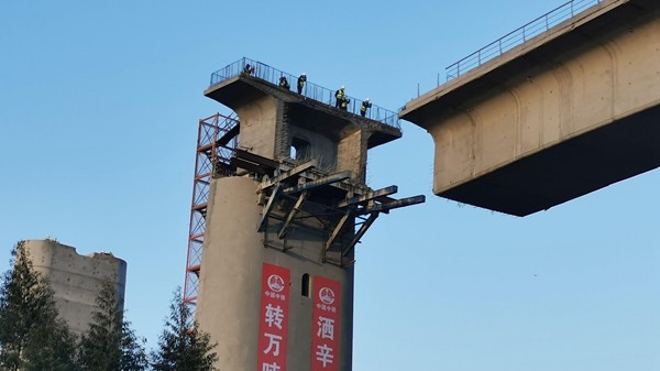 万吨梁成功转体，福厦铁路九龙江特大桥华丽转身.jpg