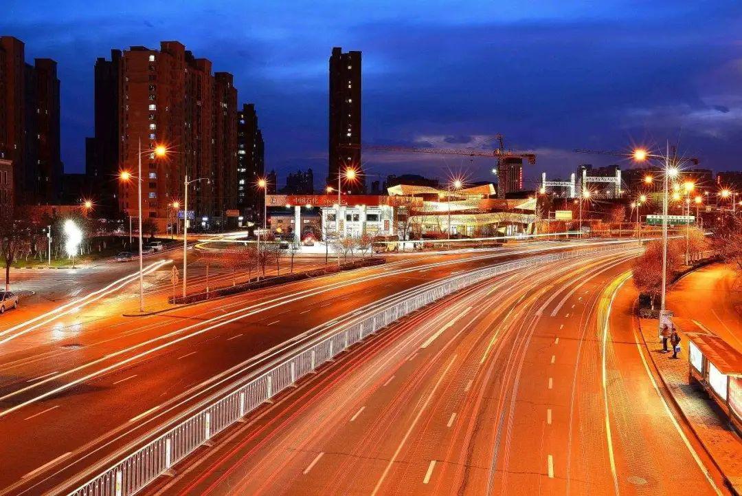 道路照明、夜景亮化……石家庄对城市基础设施进行全方位维护.jpg