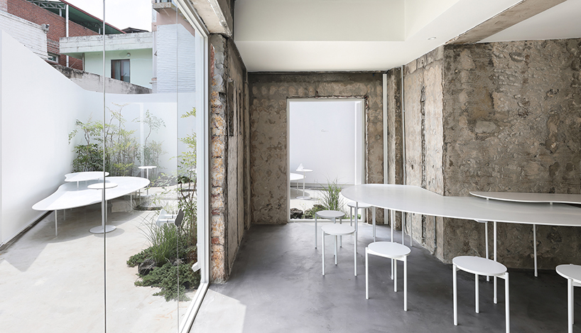 用水泥装饰的咖啡馆，让传统建筑与现代城市形成鲜明对比.jpg