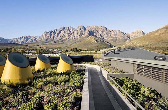 南非Halte小学，建筑设计围绕可持续发展原则.jpg