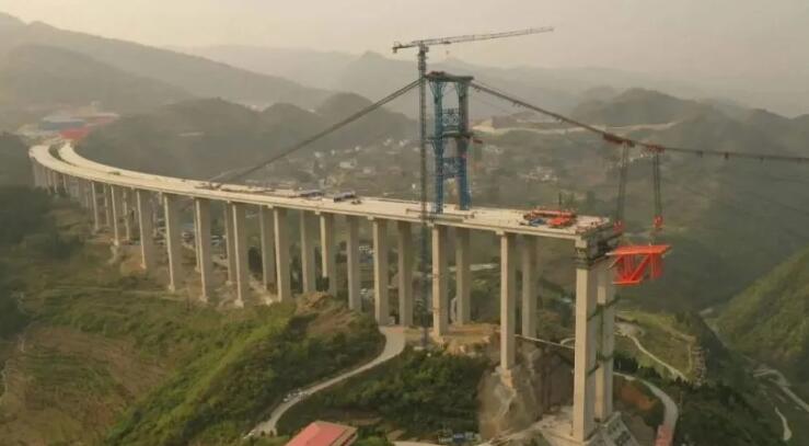 世界第一特大桥完成首节段吊装，7月实现全桥合龙.jpg