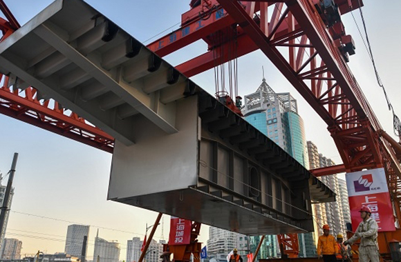 上海长寿路中幅新桥主桥结构合龙，解放后苏州河上建造的第一座桥.jpg