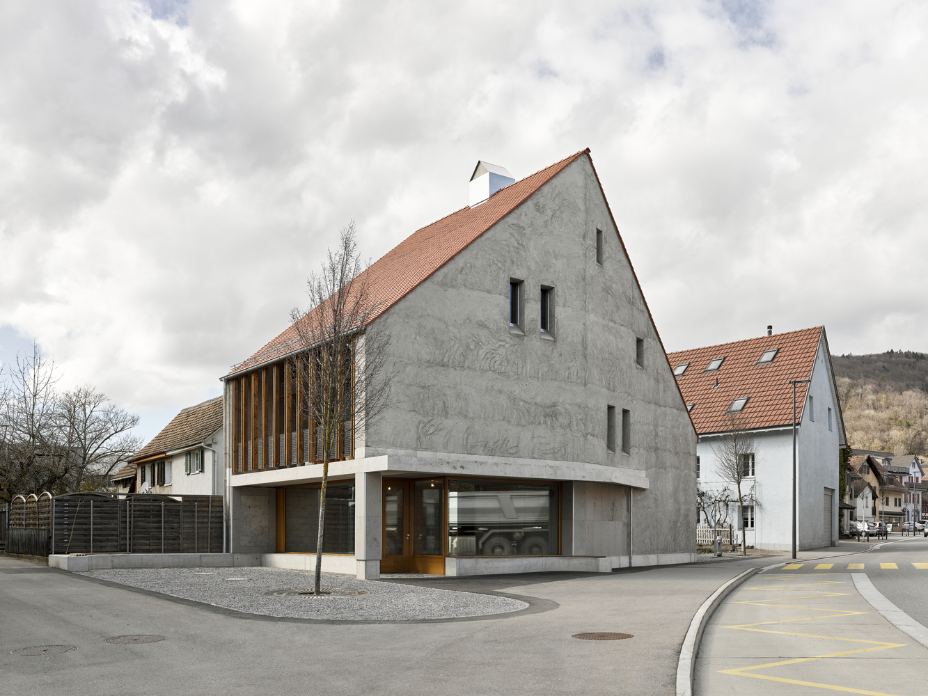 瑞士街角住宅，用传统建材增添了建筑的真实感.jpg