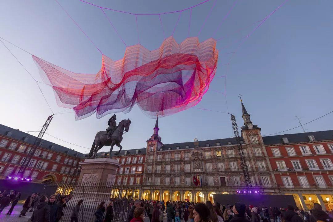 世界文化遗产马德里主广场上空飘来了『彩云』