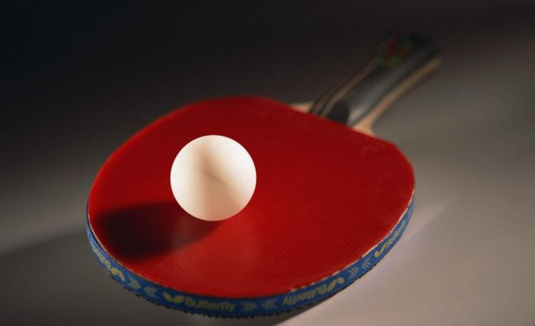 中国第一个乒乓球冠军是谁