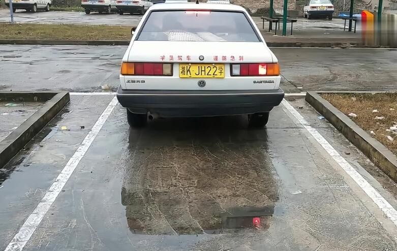 倒车入库的操作技巧是什么