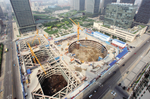 难度最大超高建筑:周大福金融中心主体施工